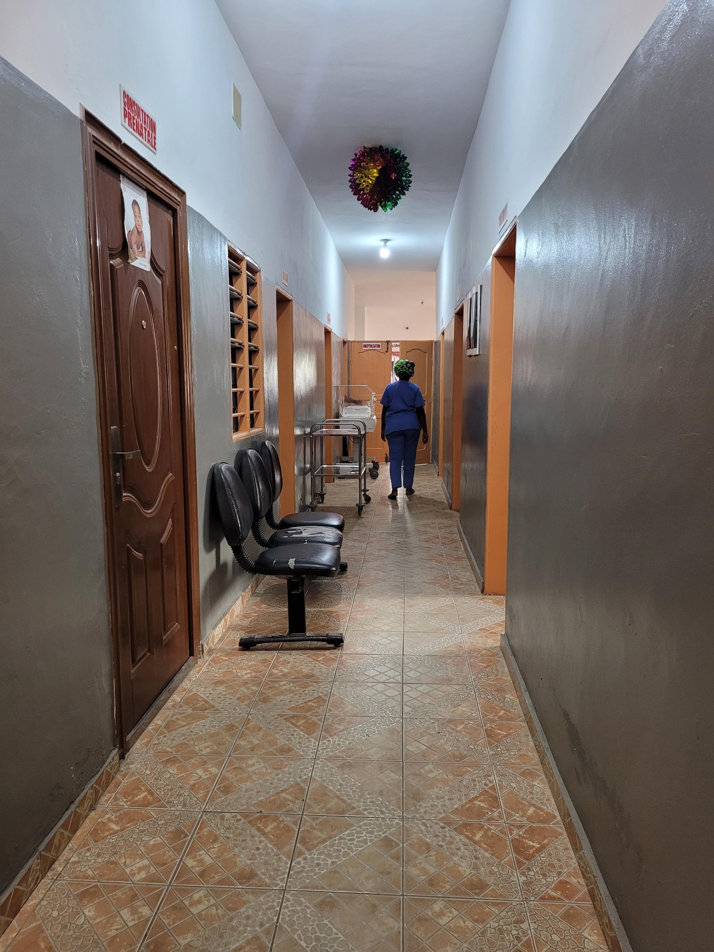 Satisfaction patient & performance — Clinique Azonnigbo (Bénin, 2023)